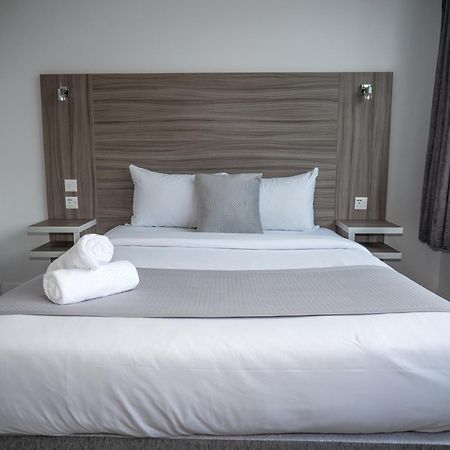 Sky Nights Hotel London Heathrow 希思罗 外观 照片